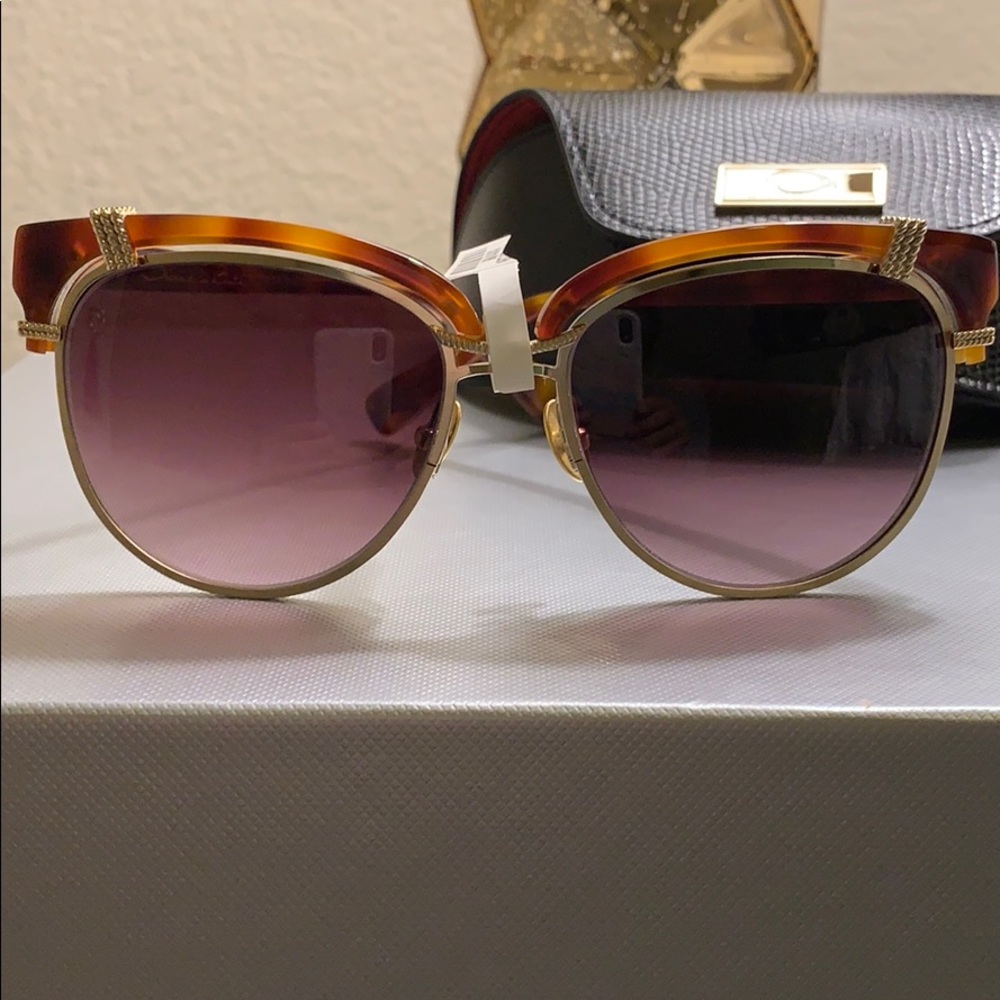 Oscar de la Renta sunglasses